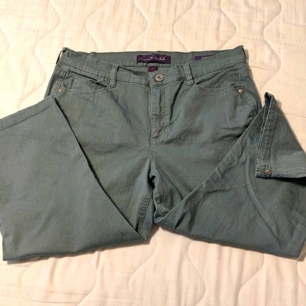 Gloria Vanderbilt capri pants